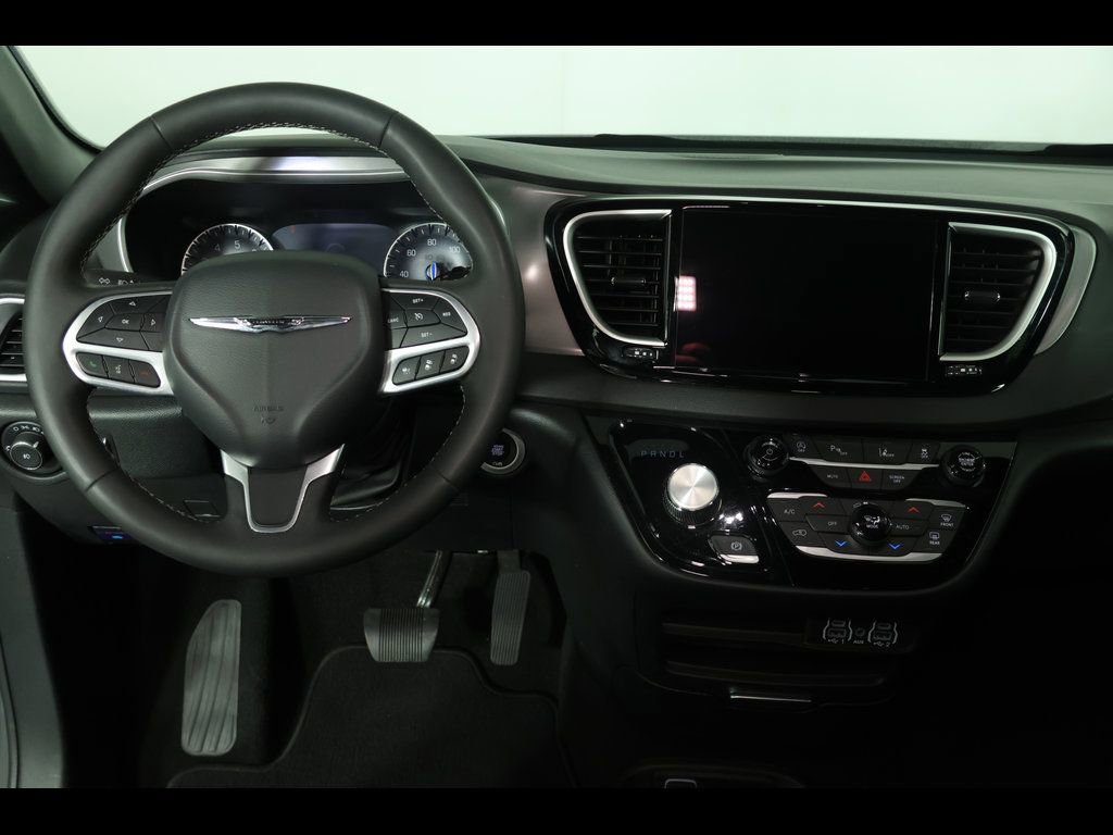 Used 2025 Chrysler Pacifica Select FWD image 20