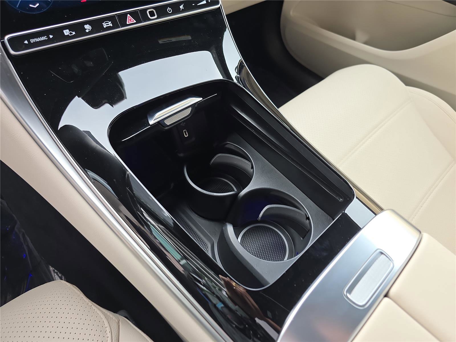 Used 2025 Mercedes-Benz GLC 350e GLC 350e image 27