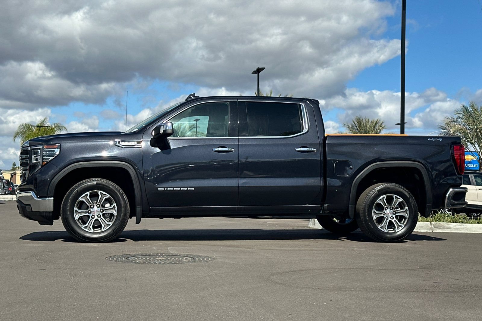 Used 2025 GMC Sierra 1500 SLT AWD/4WD image 7