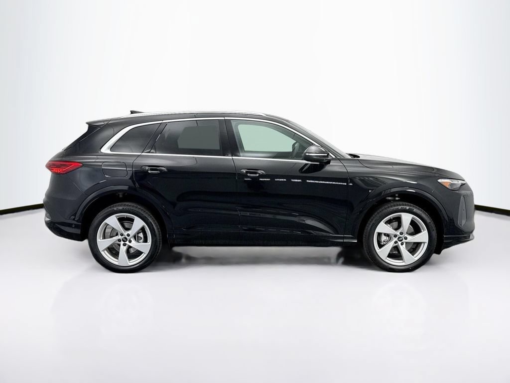Used 2025 Audi Q5 Premium Plus w/ Premium Plus AWD/4WD image 4