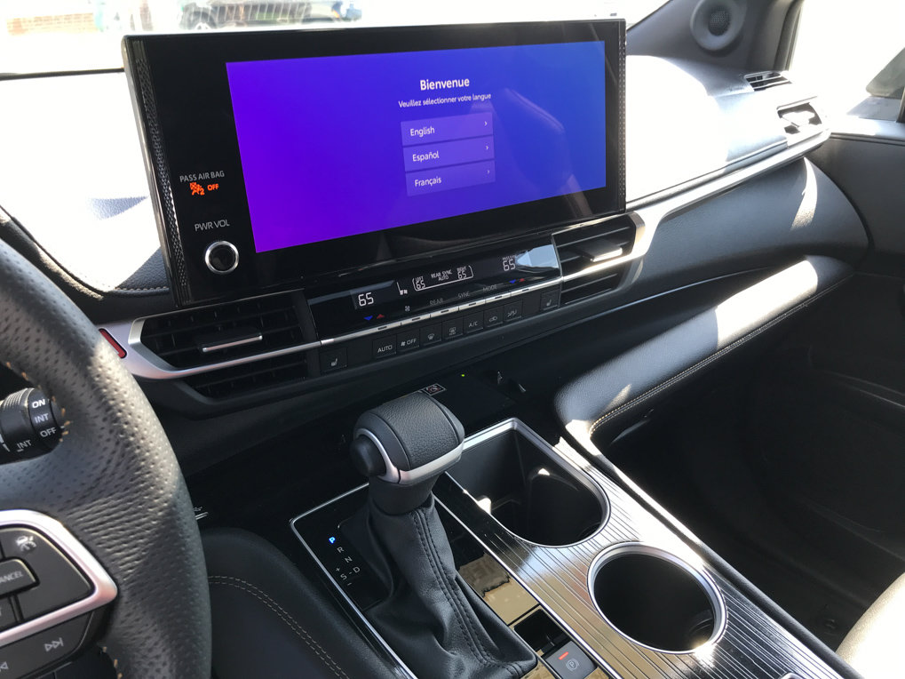 Certified 2025 Toyota Sienna XLE Woodland Edition AWD/4WD image 19