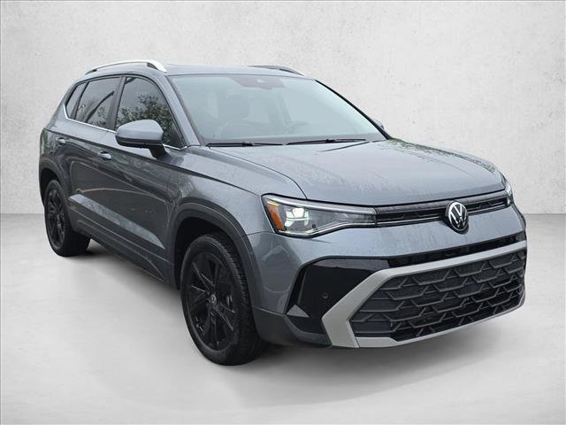 Used 2025 Volkswagen Taos SE image 3