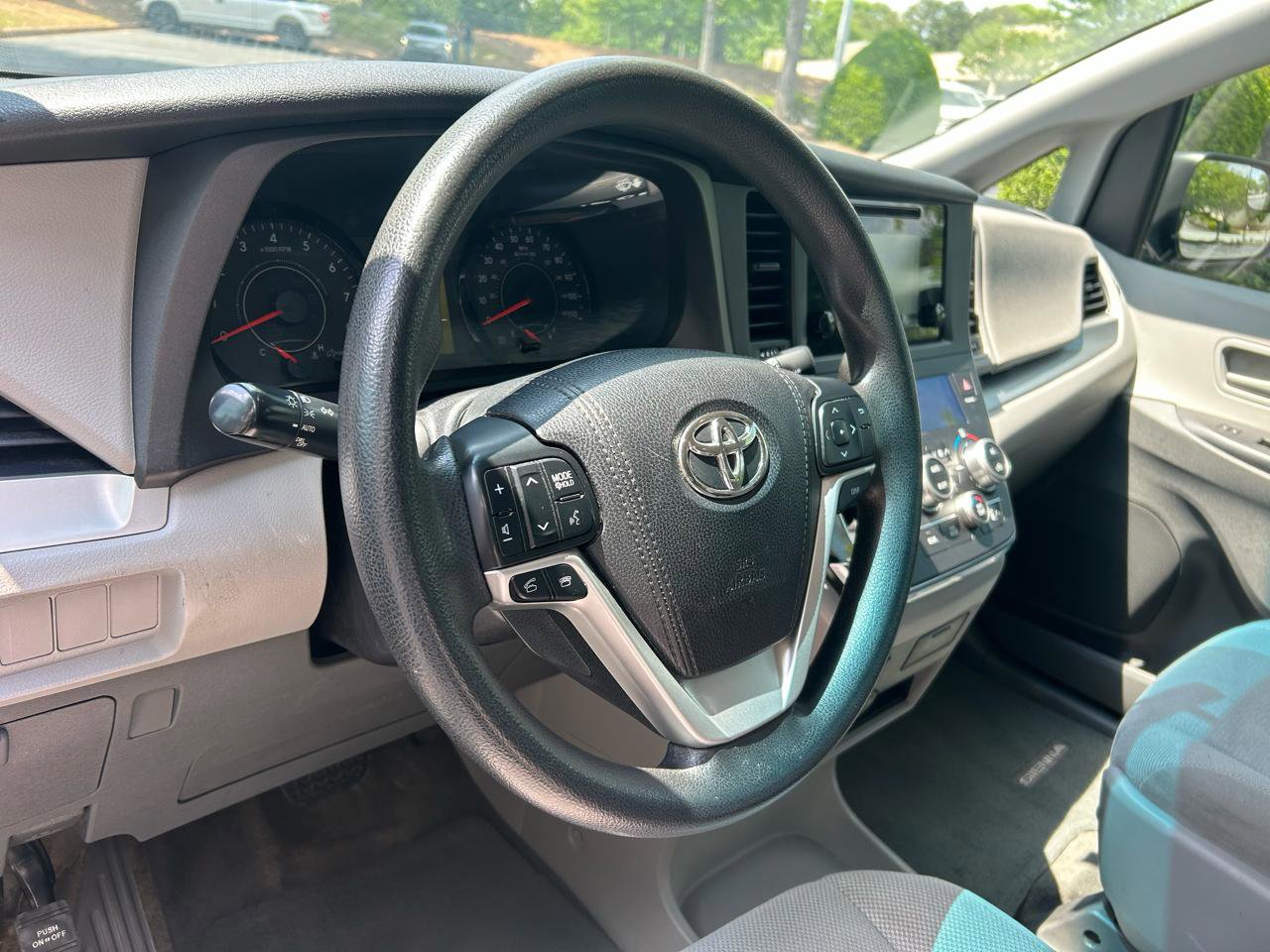 Used 2017 Toyota Sienna L FWD image 11