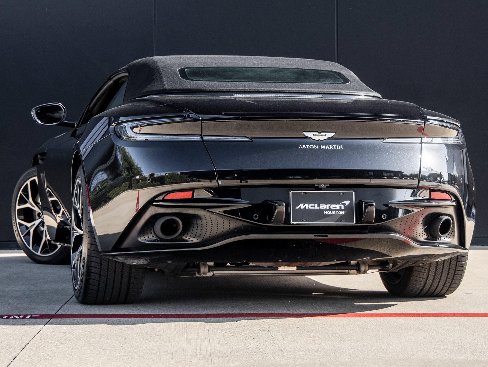 Used 2019 Aston Martin DB11 Volante RWD image 6