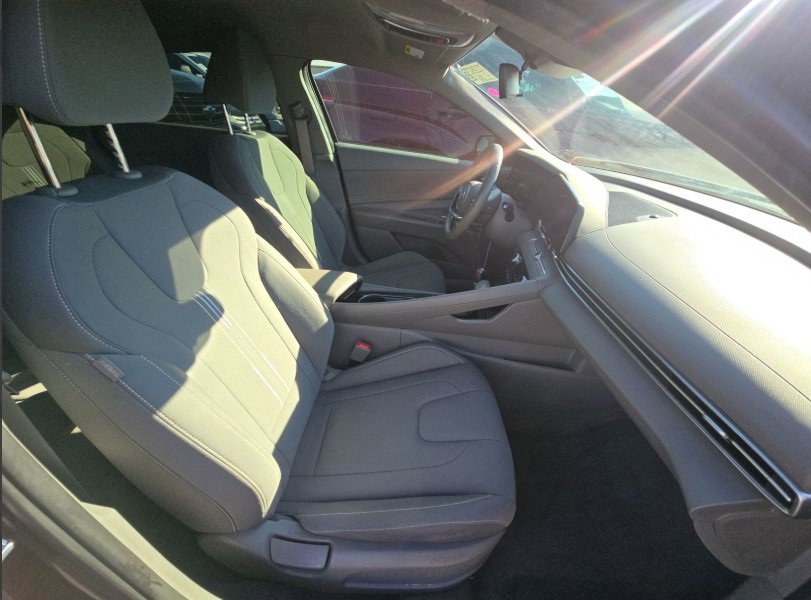 Used 2023 Hyundai Elantra SEL w/ Convenience Package image 15