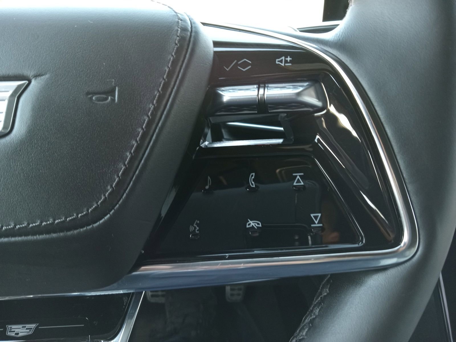 Used 2025 Cadillac Escalade V image 21