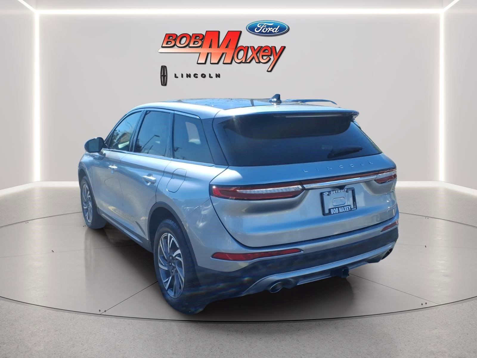 Used 2023 Lincoln Corsair AWD w/ Equipment Group 101A image 6