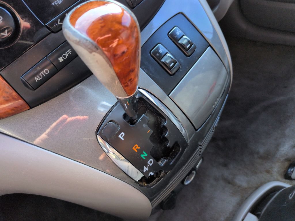 Used 2009 Toyota Sienna XLE FWD image 25
