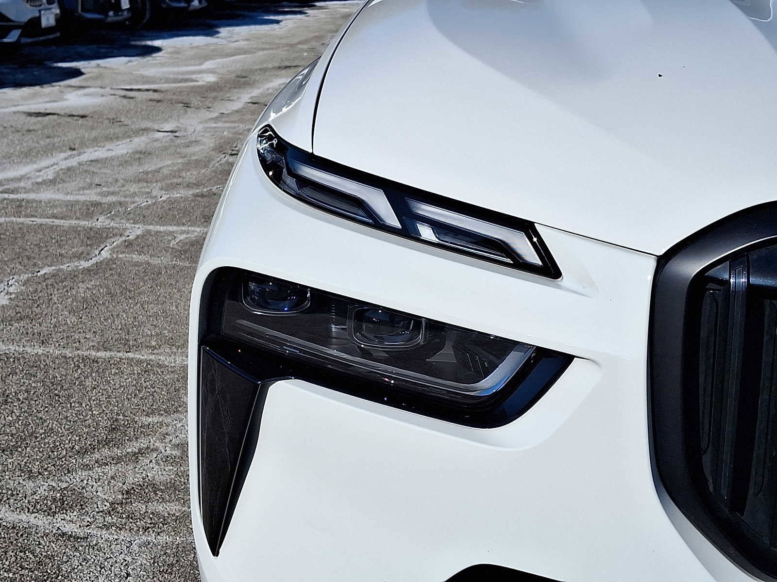 Used 2024 BMW X7 xDrive40i w/ M Sport Package image 9