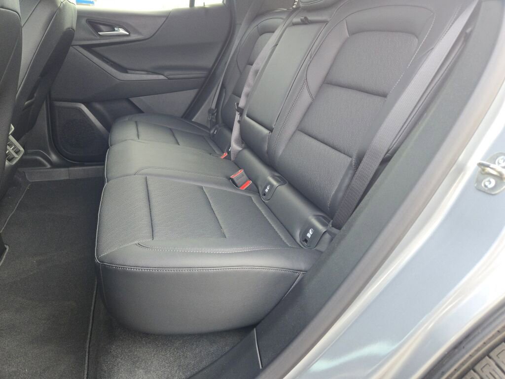 New 2026 Chevrolet Equinox LT w/ Convenience Package II FWD image 18