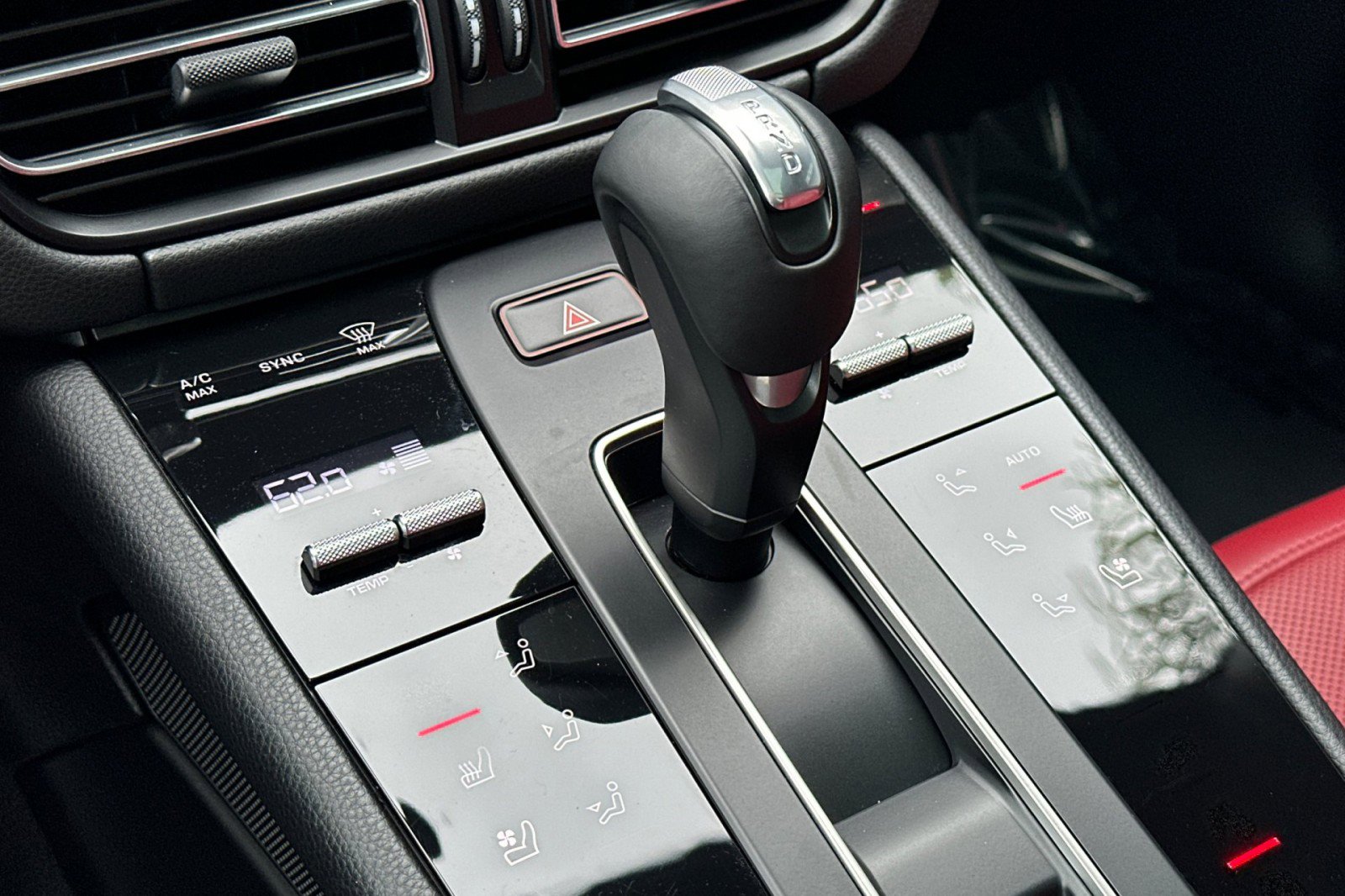 Certified 2024 Porsche Macan S AWD/4WD image 22