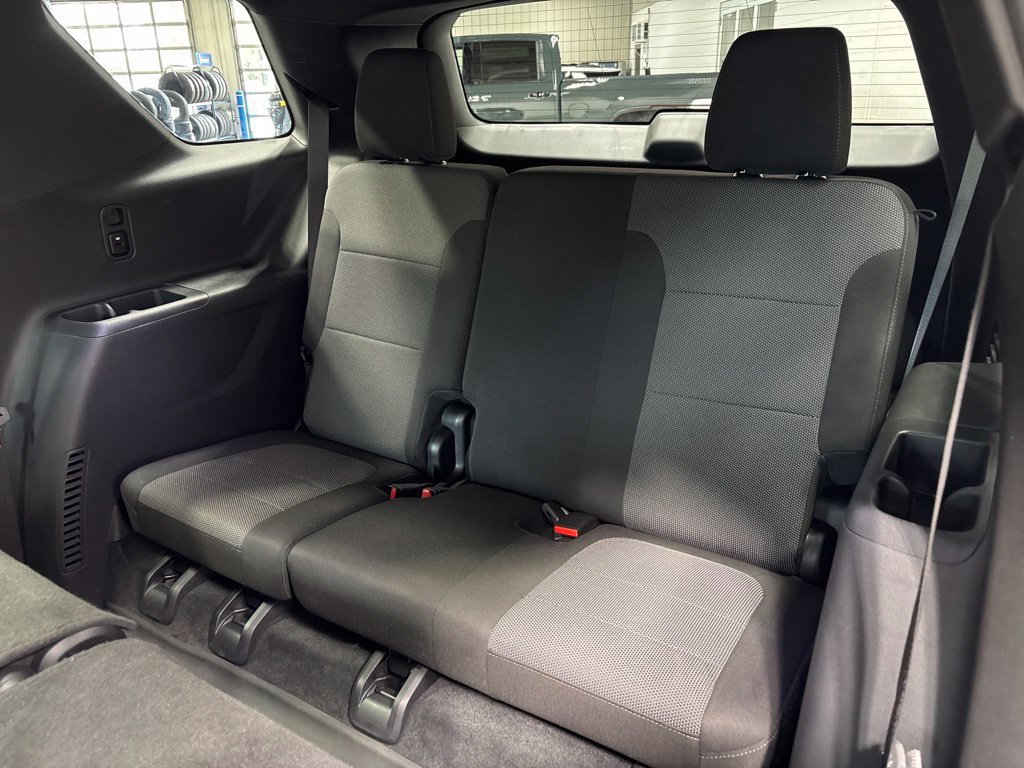 Used 2023 Chevrolet Traverse LT AWD/4WD image 38