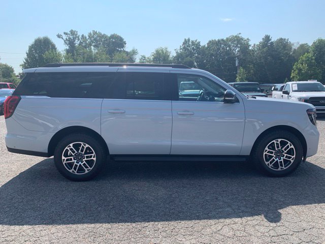 Used 2025 Ford Expedition Max Active AWD/4WD image 8