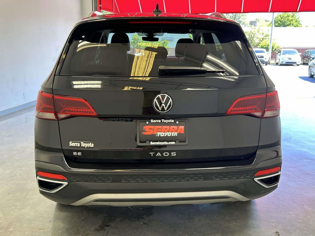 Used 2024 Volkswagen Taos SE FWD image 4