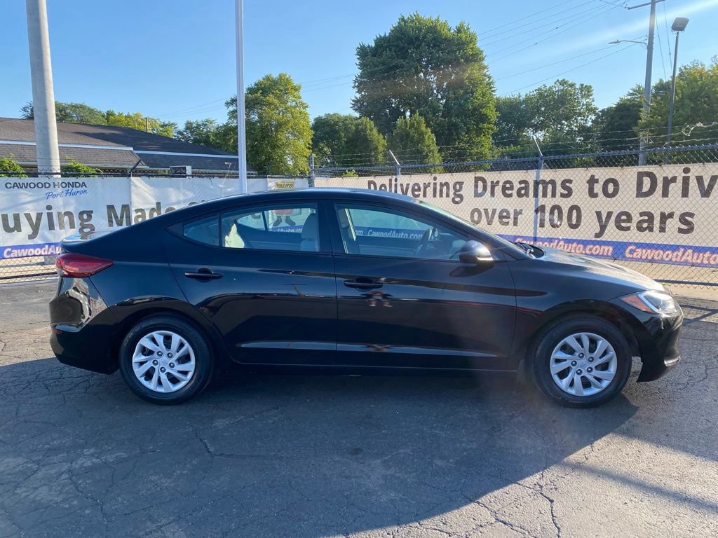 Used 2018 Hyundai Elantra SE FWD image 2