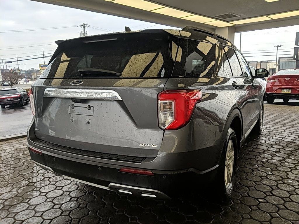 Used 2022 Ford Explorer XLT w/ Equipment Group 202A image 6