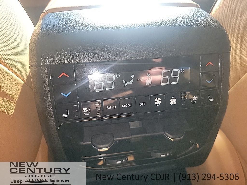 Used 2024 Jeep Grand Cherokee Summit AWD/4WD image 25