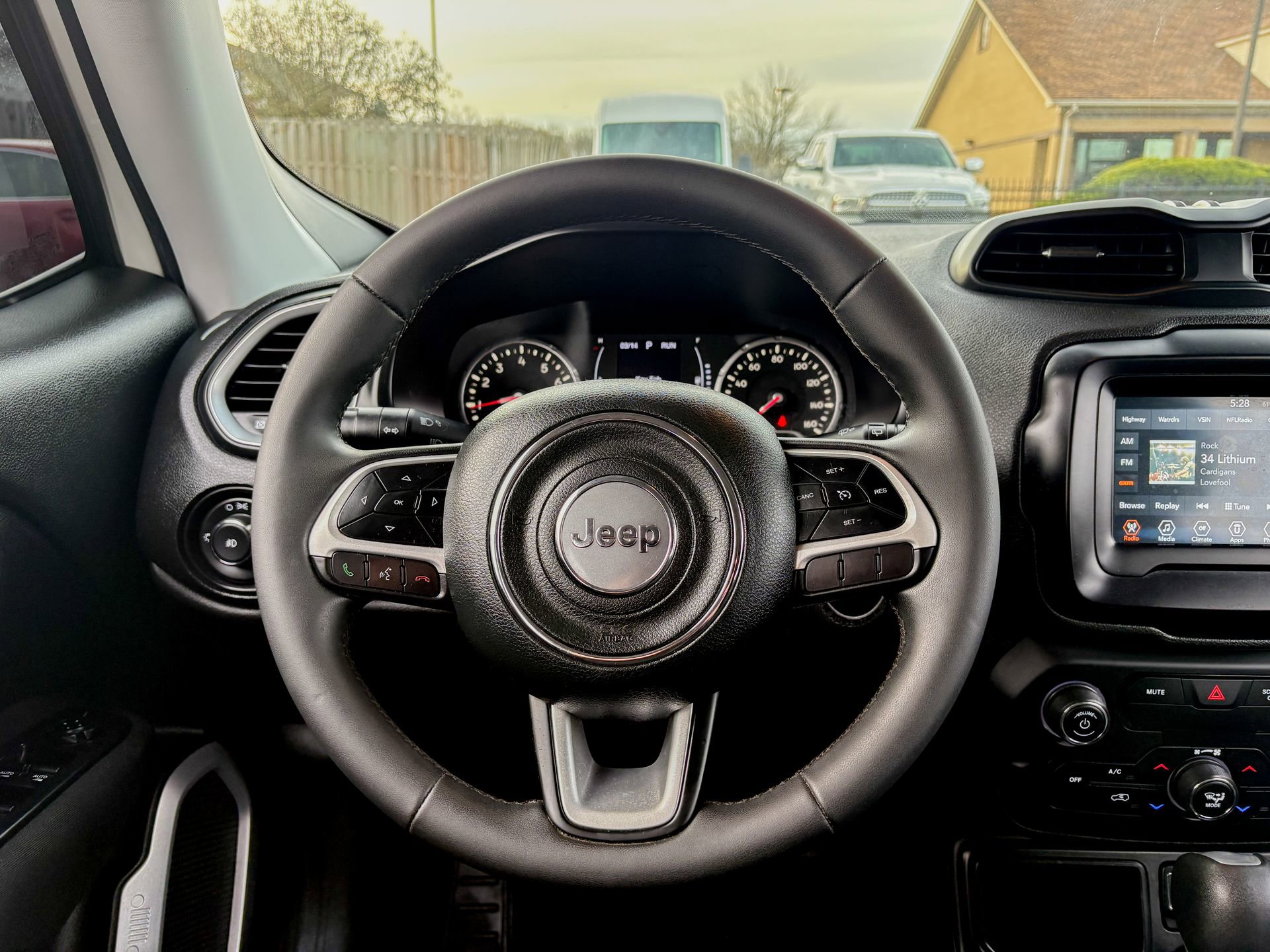 Used 2018 Jeep Renegade Latitude image 20