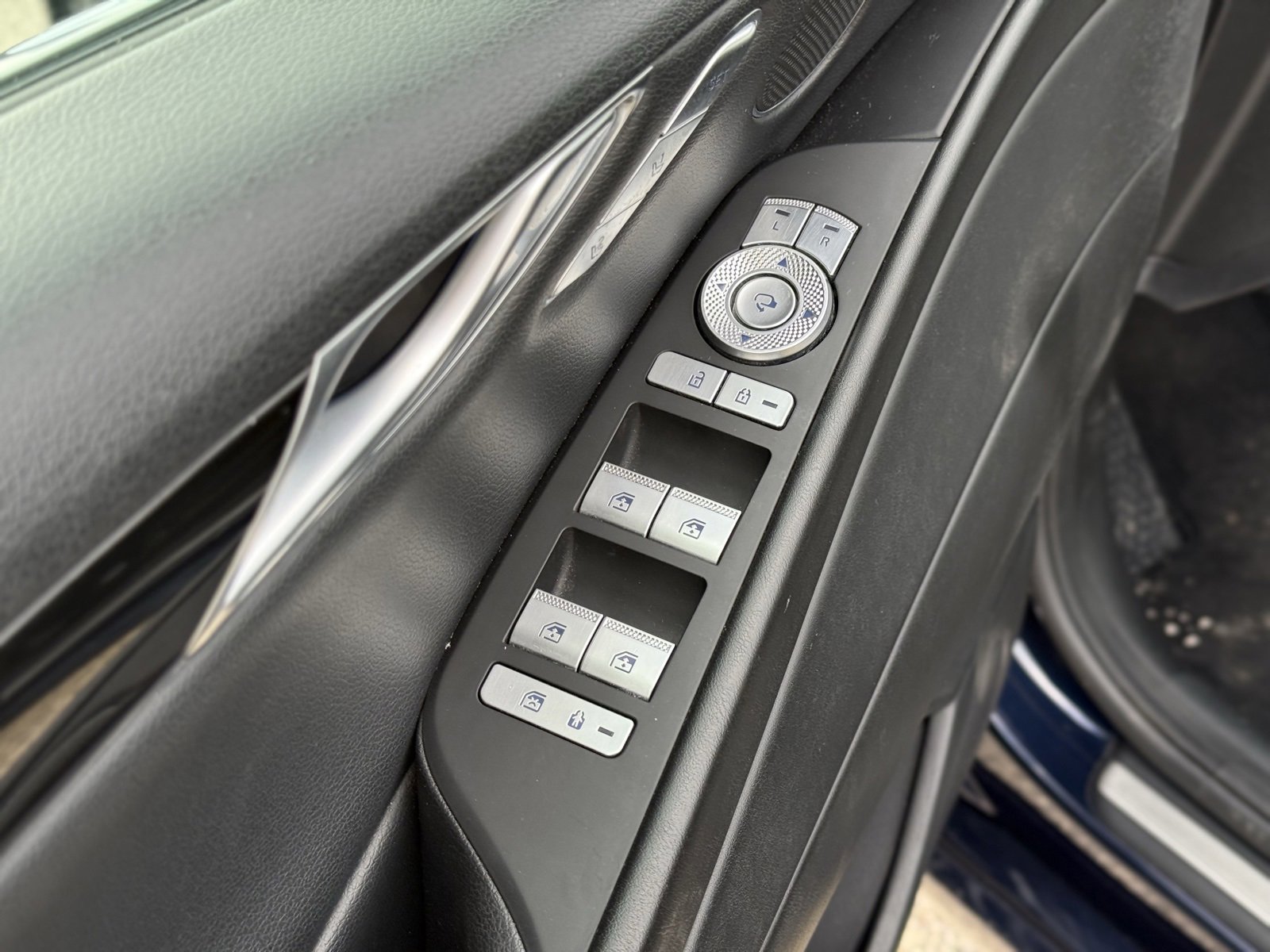 Used 2023 Genesis G80 2.5T image 9