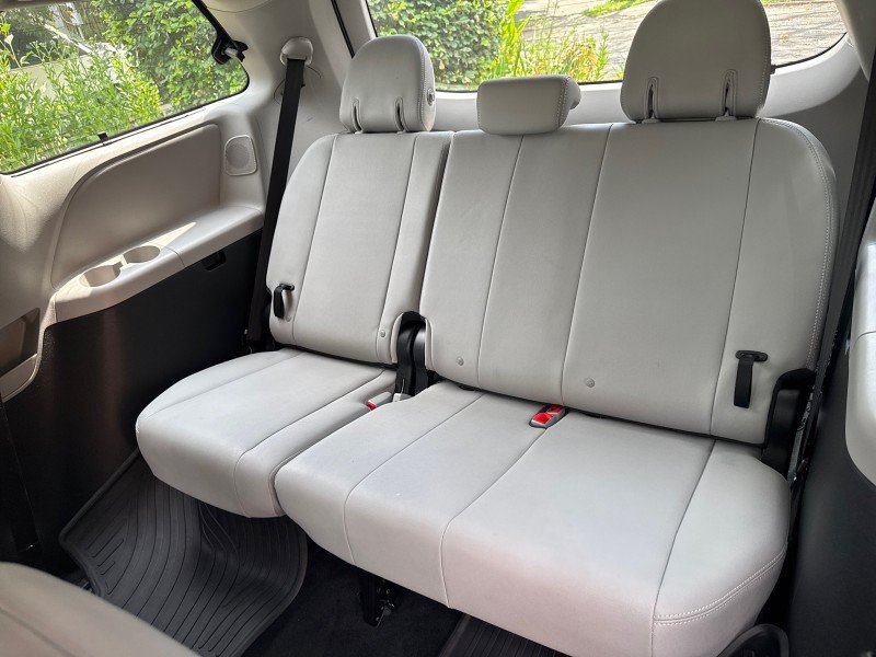 Used 2018 Toyota Sienna Limited Premium AWD/4WD image 33