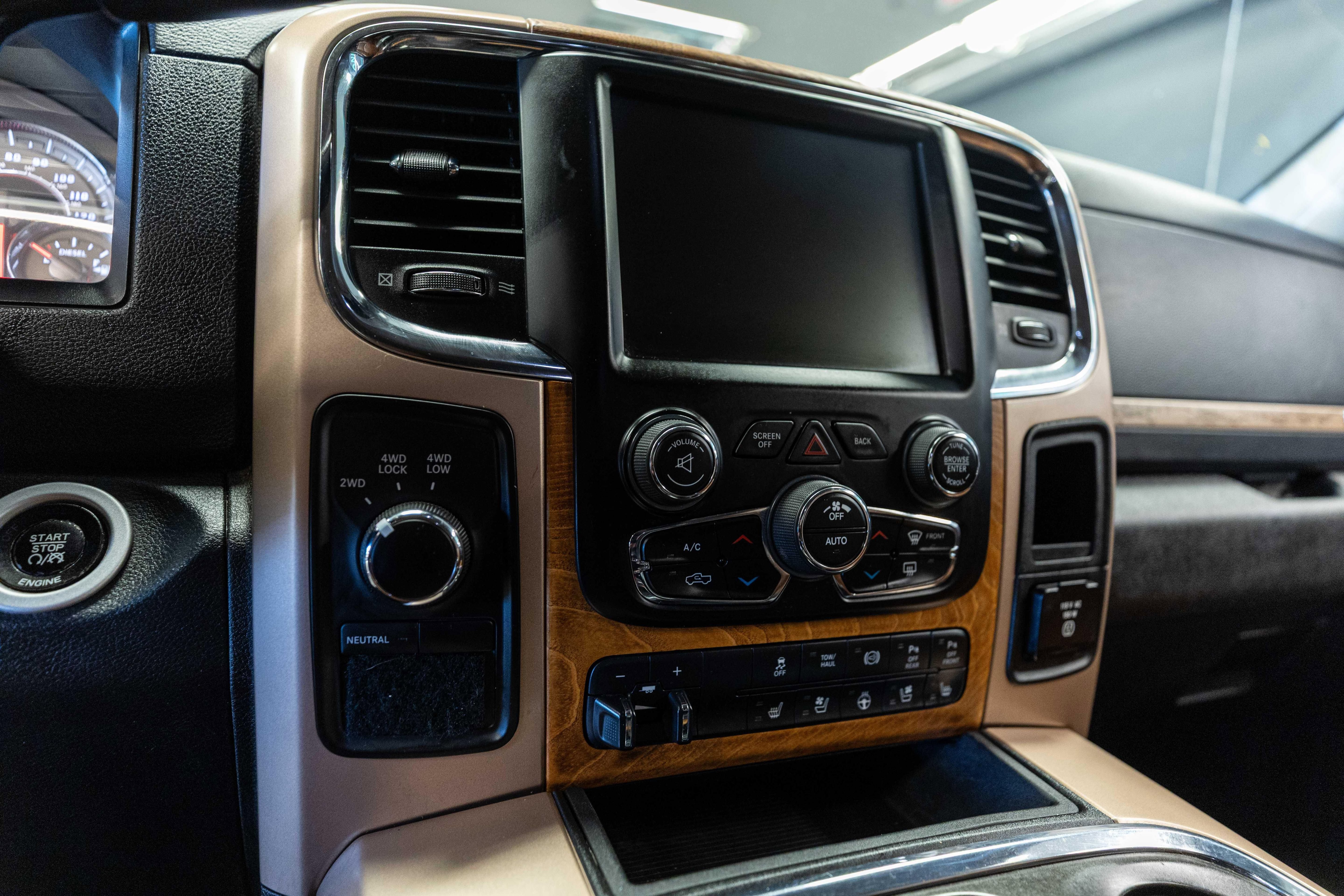 Used 2016 RAM 2500 Longhorn w/ Convenience Group AWD/4WD image 12