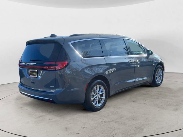 Used 2023 Chrysler Pacifica Touring-L AWD/4WD image 5