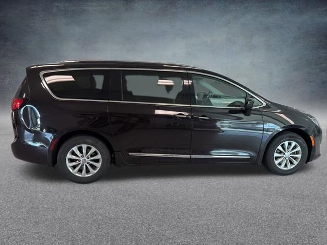 Used 2019 Chrysler Pacifica Touring-L image 5