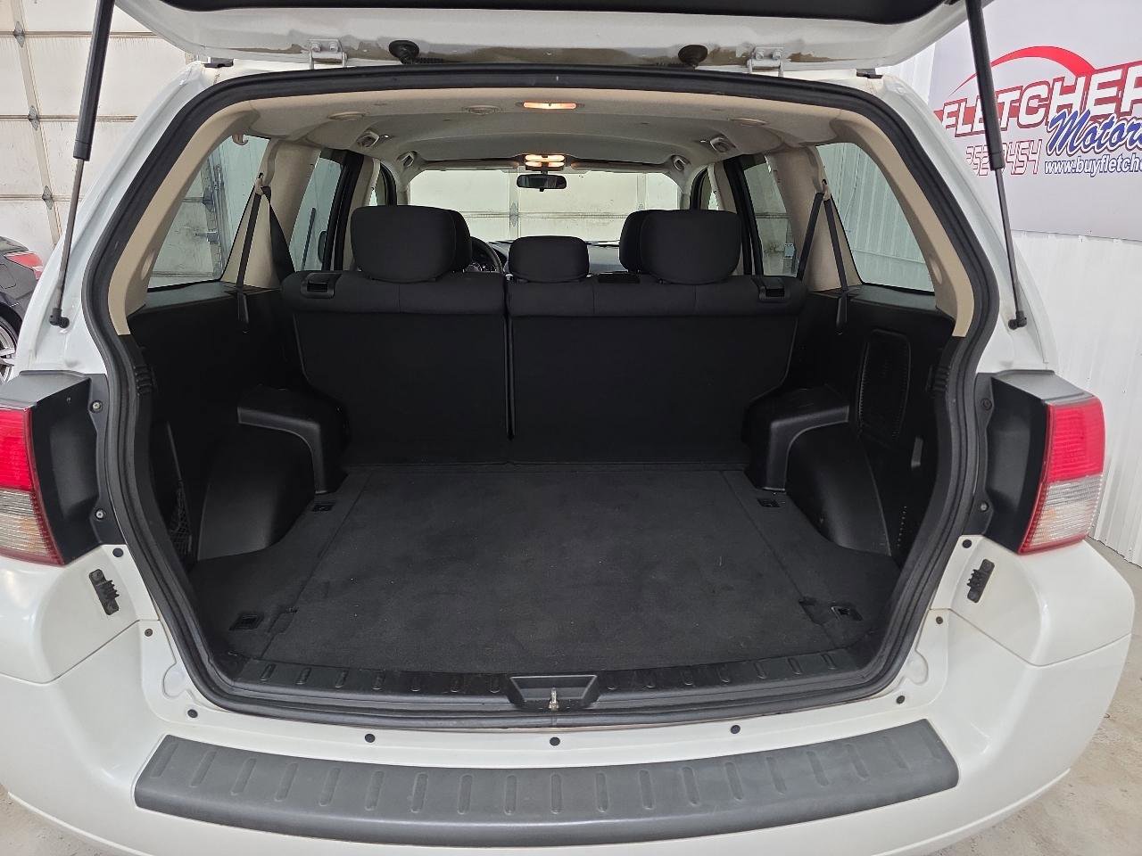 Used 2011 Mitsubishi Endeavor LS image 28