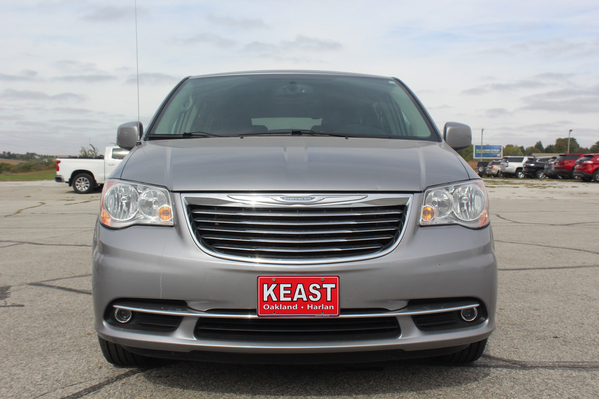 Used 2015 Chrysler Town & Country Touring w/ Trailer Tow Group FWD image 6