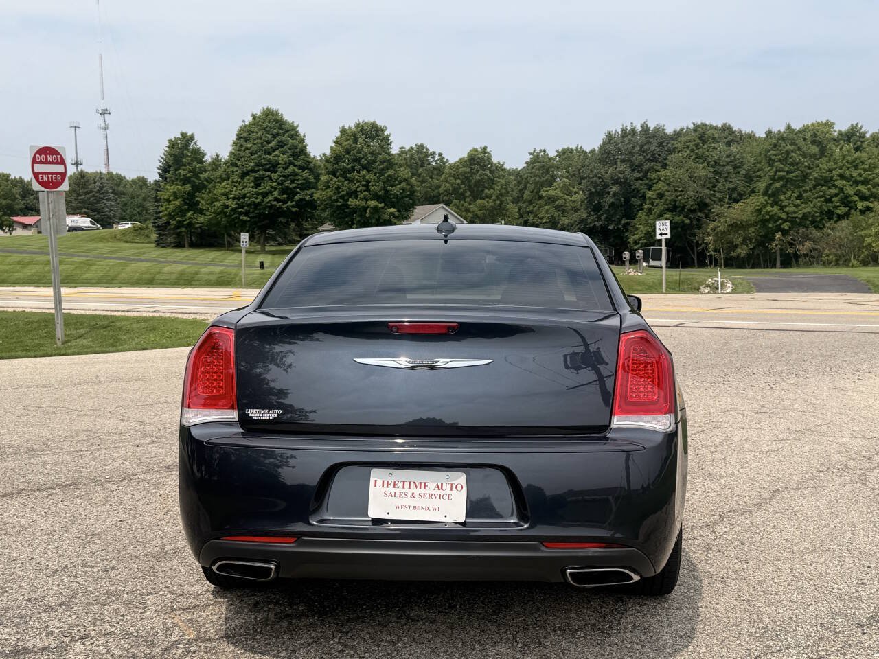 Used 2018 Chrysler 300 S AWD/4WD image 4