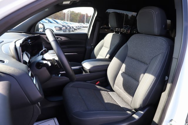Used 2025 Chevrolet Traverse LT image 13