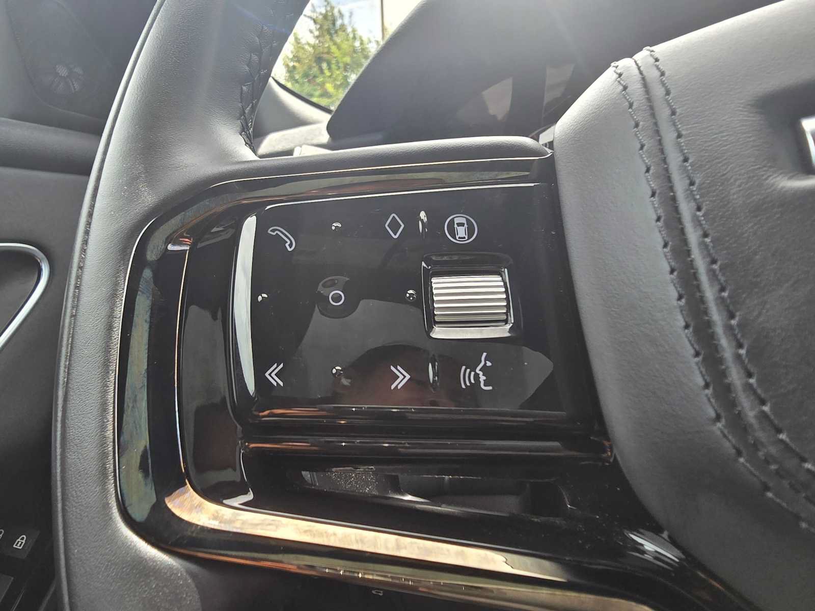 Used 2025 Land Rover Range Rover Velar Dynamic SE AWD/4WD image 32