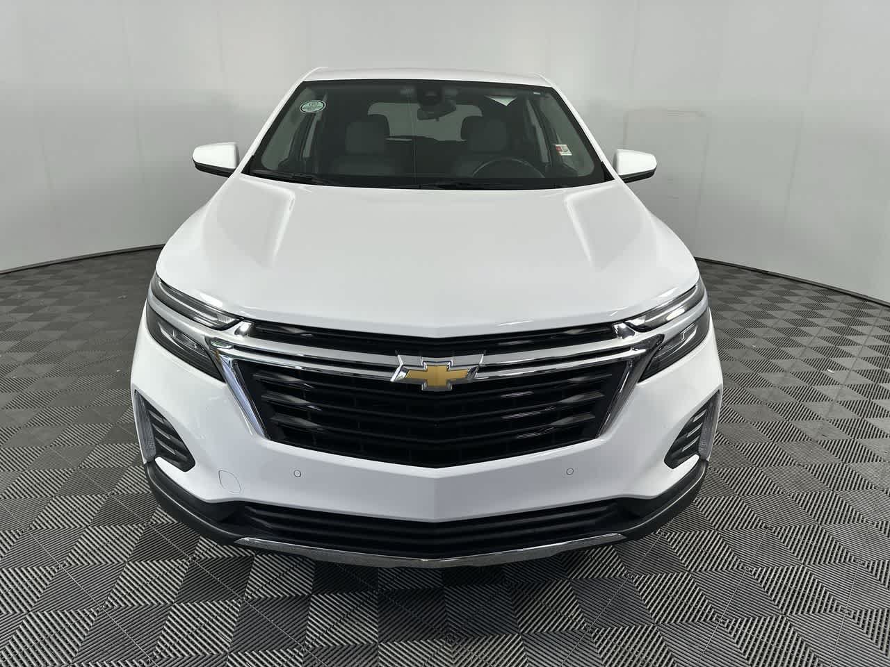 Used 2024 Chevrolet Equinox LT AWD/4WD image 2