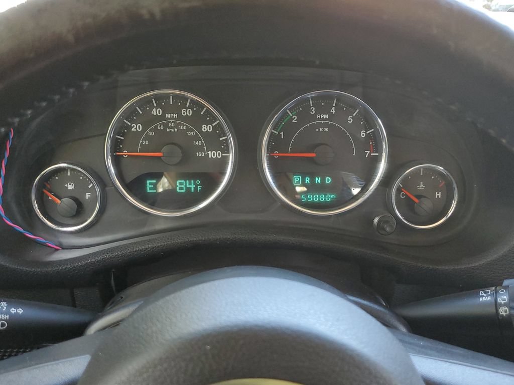 Used 2015 Jeep Wrangler Unlimited Sport w/ Connectivity Group AWD/4WD image 29