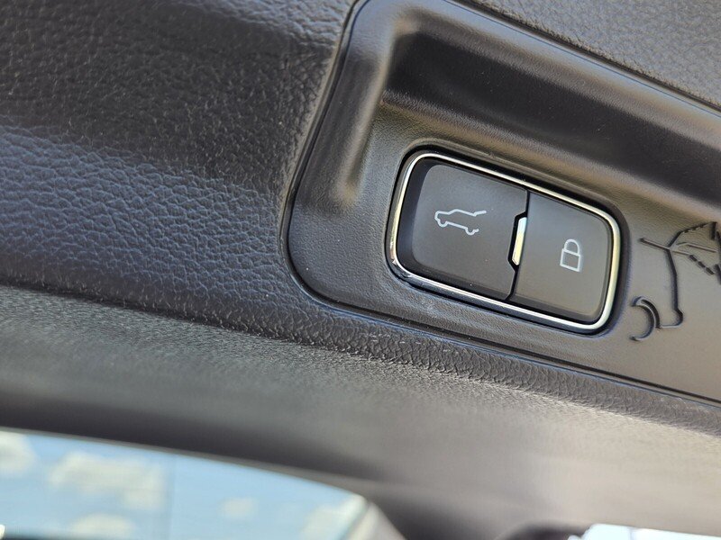 Used 2025 Ford Explorer Active RWD image 13