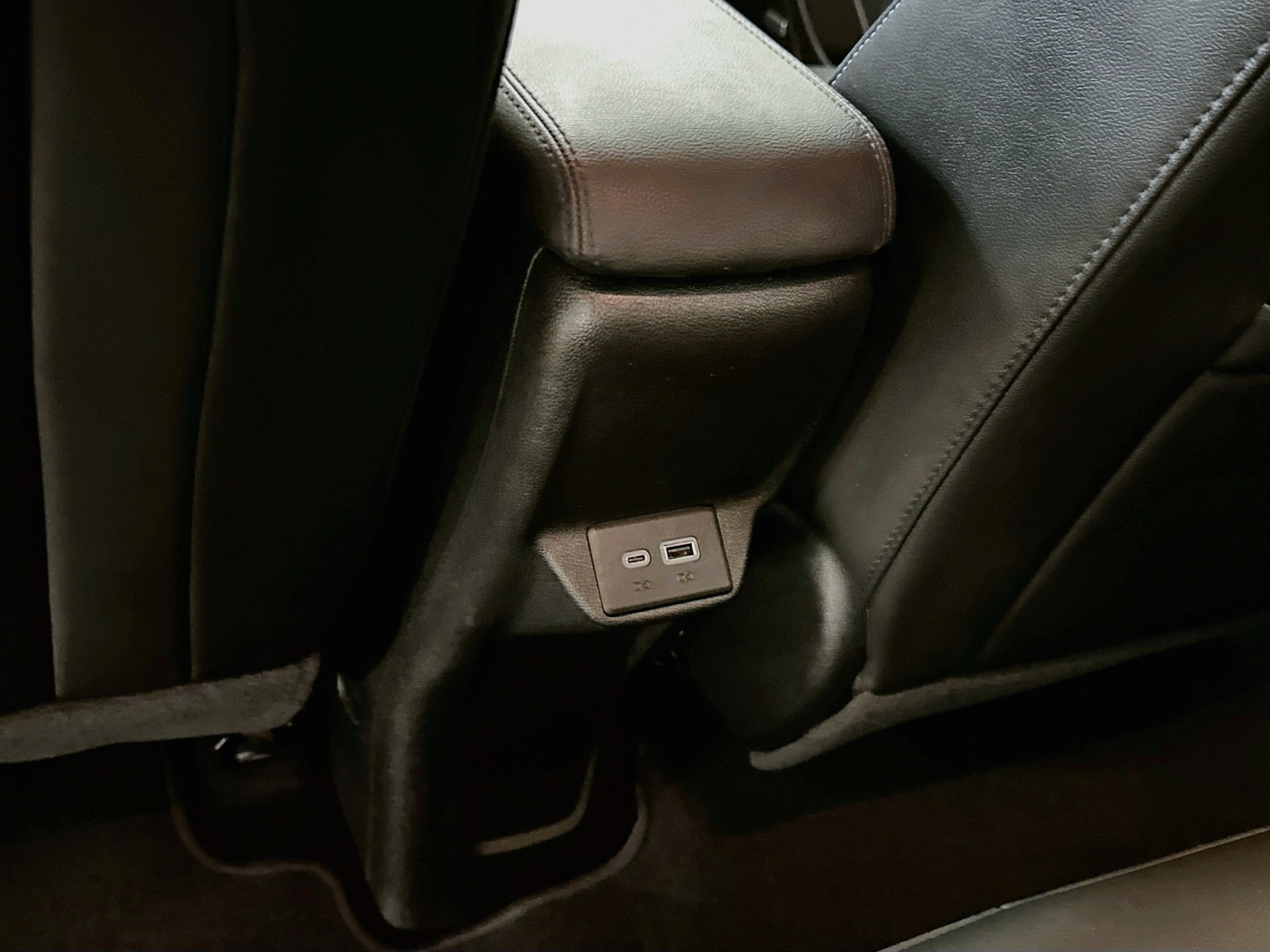 Used 2023 Chevrolet Bolt LT w/ Infotainment Package FWD image 28
