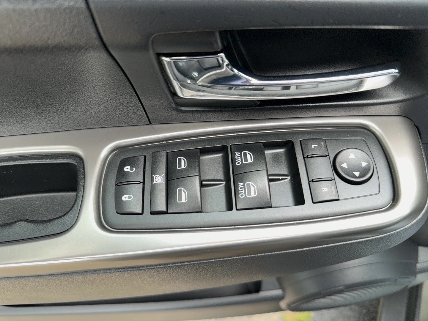 Used 2012 Jeep Liberty Limited Jet AWD/4WD image 16