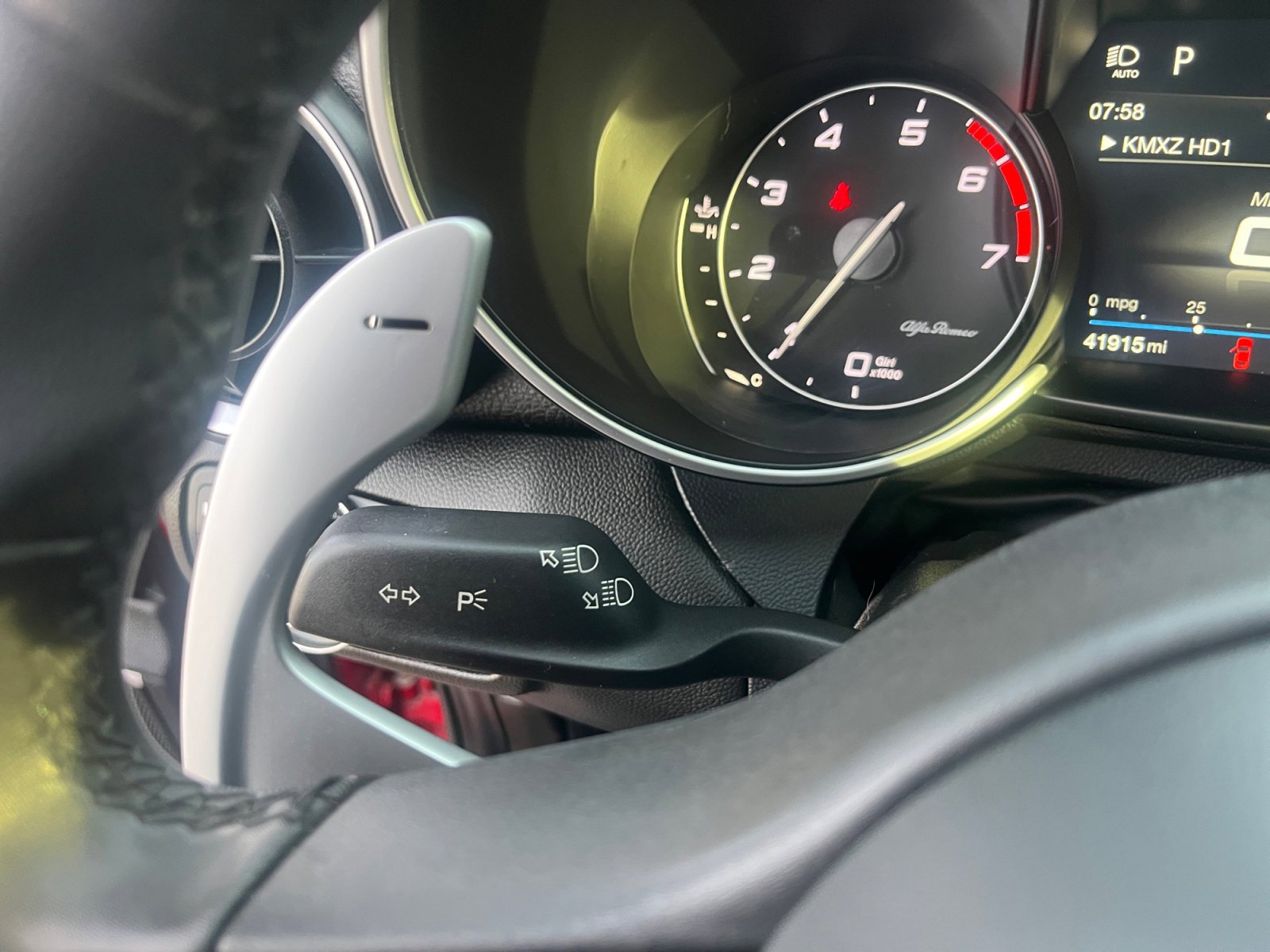 Used 2018 Alfa Romeo Giulia Base image 12