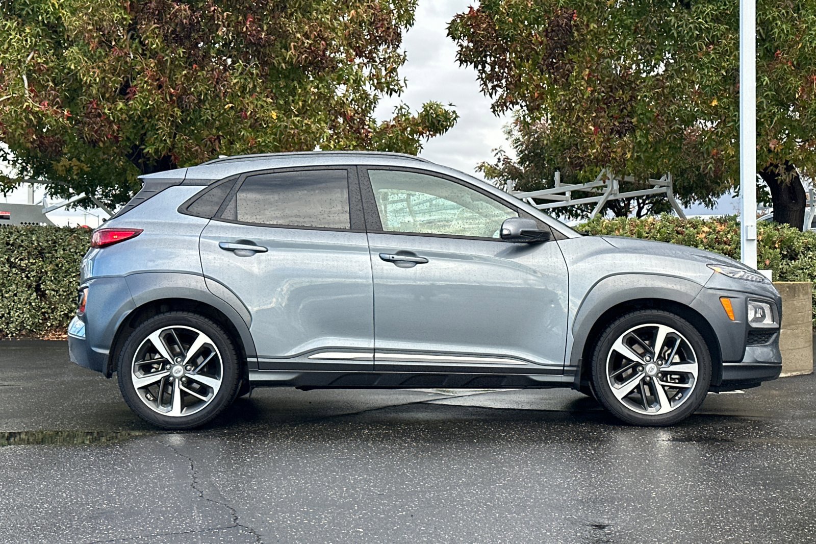 Used 2021 Hyundai Kona Limited w/ Cargo Package image 3