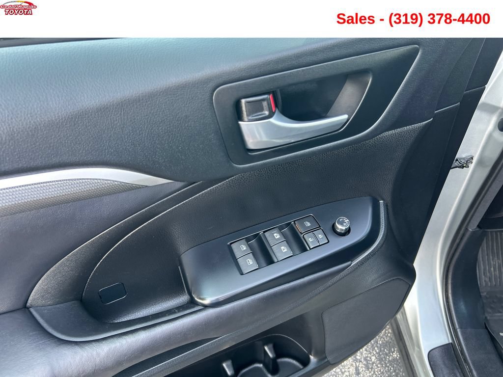 Used 2018 Toyota Highlander SE AWD/4WD image 11