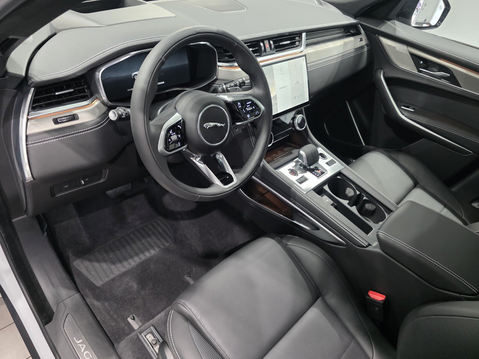 New 2026 Jaguar F-PACE R-Dynamic S AWD/4WD image 7