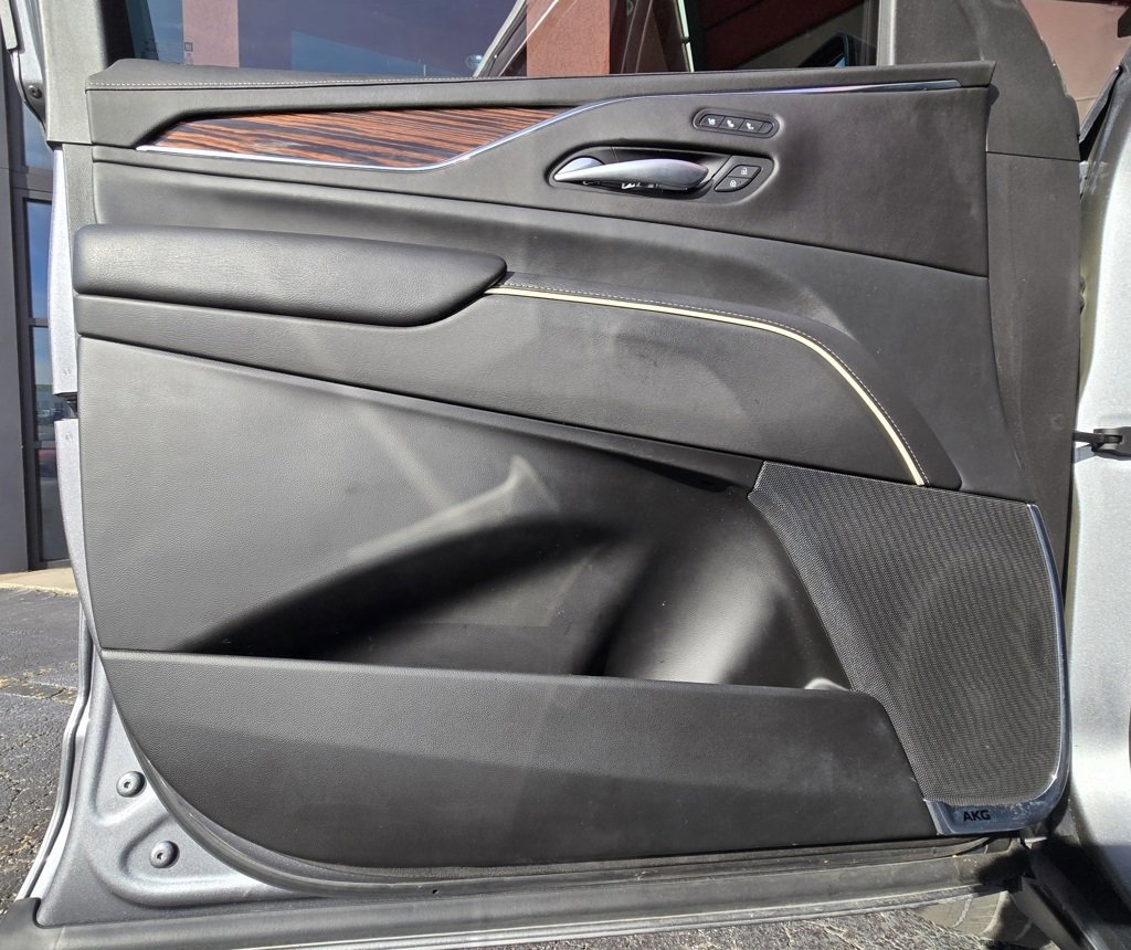 Used 2021 Cadillac Escalade Premium Luxury image 14