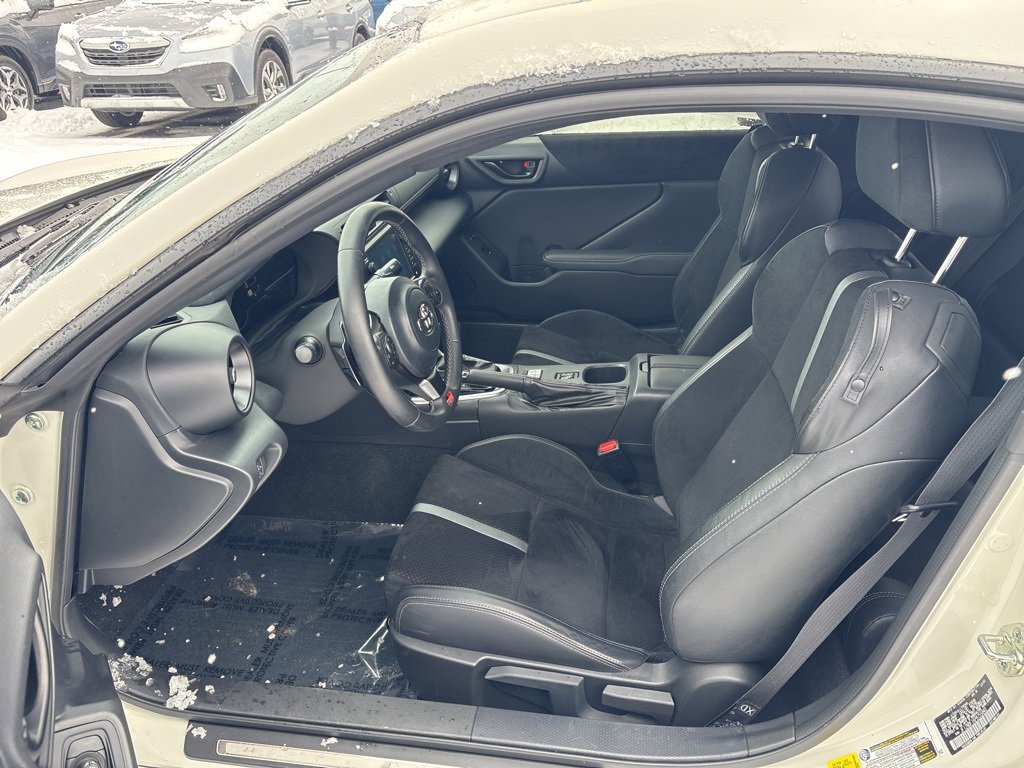 Used 2023 Toyota GR86 Premium w/ ALL Weather Mat Package (TMS) image 9