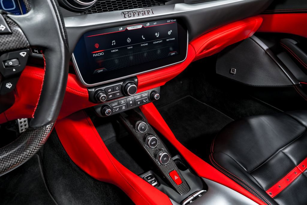 Used 2020 Ferrari Portofino RWD image 21