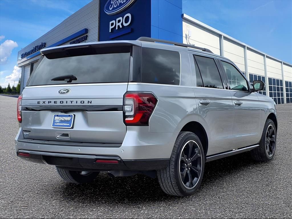 Used 2024 Ford Expedition Limited image 2