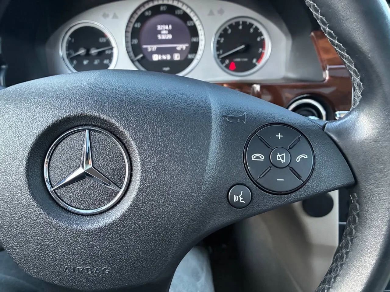 Used 2012 Mercedes-Benz GLK 350 4MATIC image 25