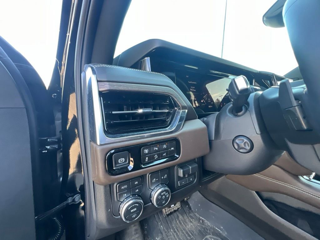 Used 2026 GMC Yukon XL Denali Ultimate AWD/4WD image 17