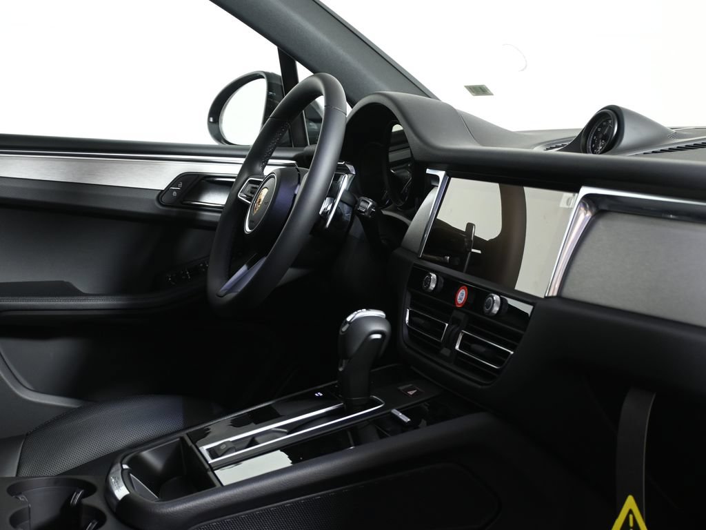 New 2026 Porsche Macan AWD/4WD image 39