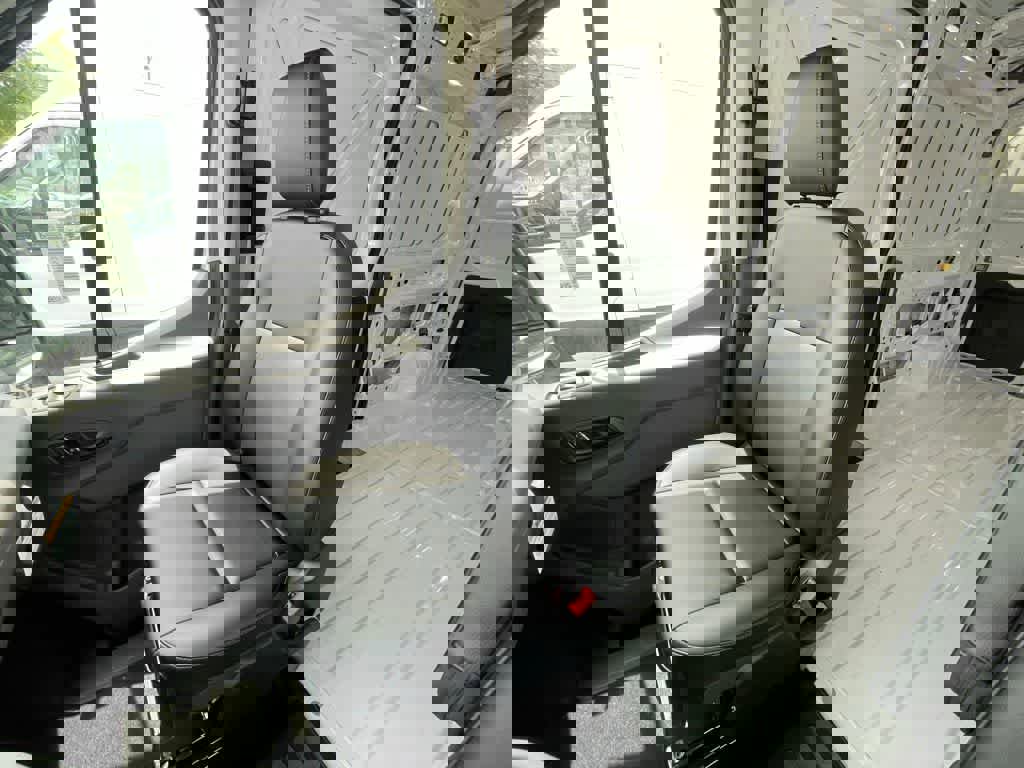New 2025 Ford Transit 250 148 Medium Roof image 19