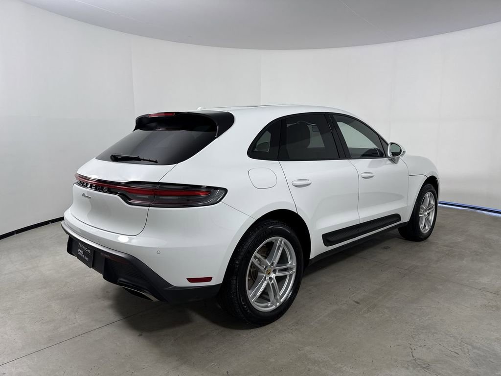 Certified 2025 Porsche Macan image 7